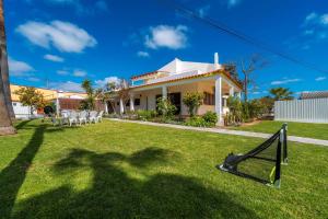 Villa 4 Quartos, Piscina, AC, Jardim, Prestige For Home