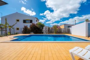 Villa 4 Quartos, Piscina, AC, Jardim, Prestige For Home