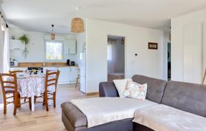 Maisons de vacances 2 Bedroom Beautiful Home In Boulleville : photos des chambres