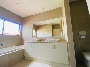 11 Woodridge Forest Estate