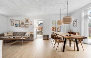 3 Bedroom Lovely Home In Ebeltoft