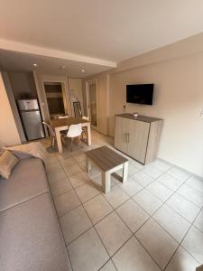 T2 Cap Agde Terrace Piscine