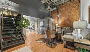The Buchanan Loft - Modern Comfort Meets Downtown Charm - Scott