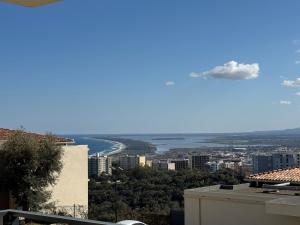 Appartements Charming 2-bedroom with sea and mountain views : photos des chambres