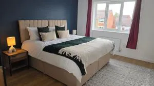 5 Bedroom House in Cheltenham, Sleeps 11 - 温什科姆