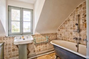 Maisons de vacances Villa 1880 - Centre Ville - Jardin Botanique : photos des chambres