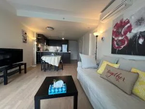 Luxury 1BR in Richmond Centre - Point Roberts