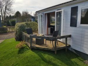 Sunny Chalet near Amsterdam at Camping Venhop