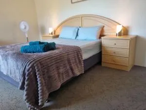 Tranquil Treasure - 3 Bedroom Villa - Roleystone