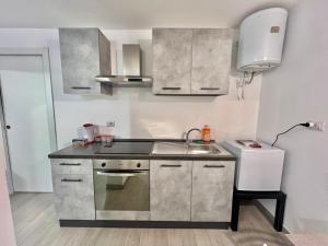 Abruzzi Home S&S, Graziosa, accanto Metropolitana Verde Cologno Sud 2, con parcheggio gratuito in strada