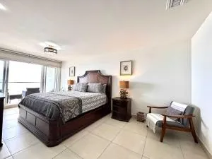 Jr Penthouse 5BR-5BA Villa with Pool - Popotla