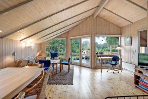 Family-Friendly Cottage Near The Beach