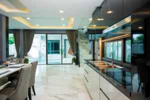 Pool Villa Sura Designer