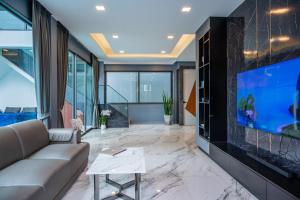 Pool Villa Sura Designer