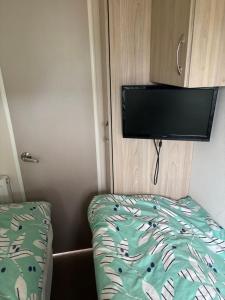 Jay 35 4 bed sleeps up to 8 dog friendly caravan Thornwickbay haven site on East coast