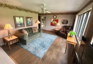 Grannys Place - Marseilles