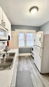 Adorable 2-bedroom unit with jacuzzi beside falls