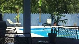 Kentucky Lake Pool Home in Moors Resort Area - Gilbertsville