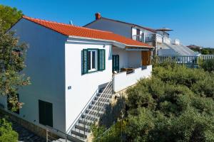 Apartments by the sea Mandre, Pag - 24320