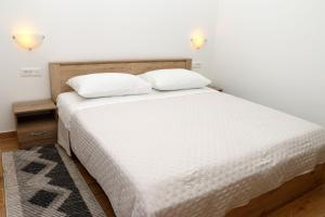 Apartments and rooms by the sea Kukljica, Ugljan - 24327