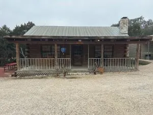 HoneyComb Hideouts Bearly BeeHavin cabin - كونكان