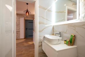 Apartments by the sea Trogir - 24338