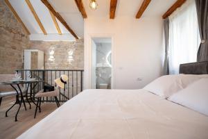 Apartments by the sea Trogir - 24338