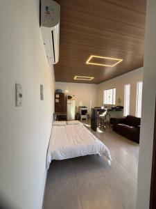 Micro casa com ar condicionado 2km da prainha