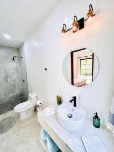 King Bed, Air Conditioning, Saltwater Pool, Fast Wifi - Gaia at Casa Calavera