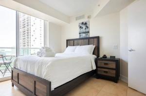 BrickellRiver LOFT with parking & 12 min to South Beach