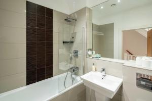 Gorgeous 3BR 2bath house in O2 Greenwich with parking
