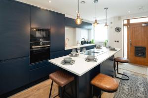 Gorgeous 3BR 2bath house in O2 Greenwich with parking