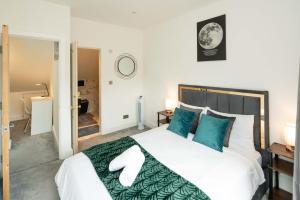 Gorgeous 3BR 2bath house in O2 Greenwich with parking