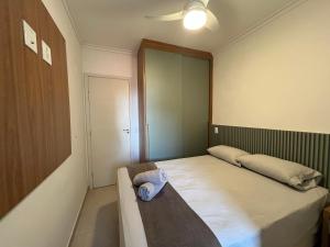 3 min Praia Grande, 2 suítes, Ar Condicionado, Churrasqueira e Piscina no Rooftop