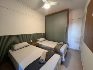 3 min Praia Grande, 2 suítes, Ar Condicionado, Churrasqueira e Piscina no Rooftop