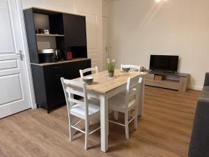 Maisons de vacances Gite rural avec animaux, Wi-Fi, parking, proche nature - FR-1-489-561 : photos des chambres
