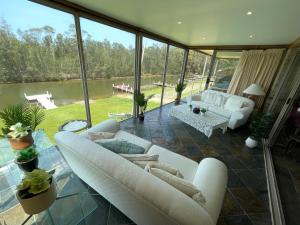 BasinWaterStays Waterfront Jetty - Brm2