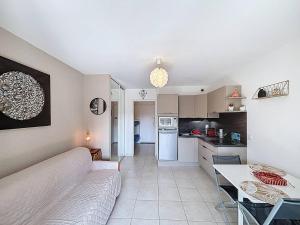 Joli studio avec terrasse et parking proche plage - FR-1-770-46