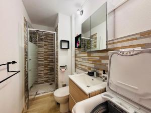 Saint-Cyprien : T2 moderne avec loggia et parking - FR-1-309-506