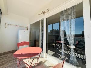Saint-Cyprien : T2 moderne avec loggia et parking - FR-1-309-506