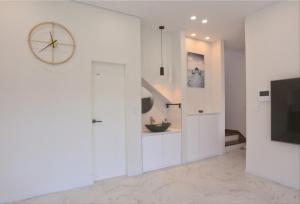 Ain Castle Cottage Private Use Additional Person Fee X
