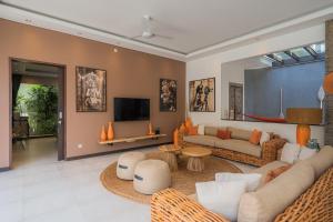 4 BR Villa with pool, central location Seminyak