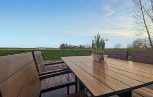 Stunning Home In Den Oever With Wifi