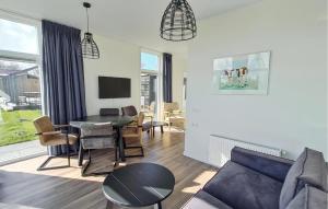 Stunning Home In Den Oever With Wifi