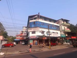 Edayattu Arcade Golden Tourist Home