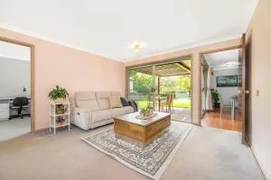Spacious 4BR Home Quiet Street Great Location - Pymble