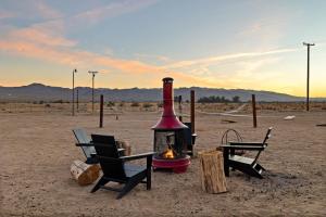 Mojave Moonrise Manor