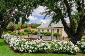 BRIDGE COTTAGES Sargeants & Armoury Cottages 1823 - HISTORY & CHARM