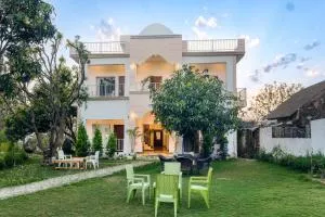 The Golden Mango - Rāmnagar