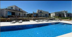 Mitos Villas Gerani 300sqm 8rooms&6baths 20 sleeps